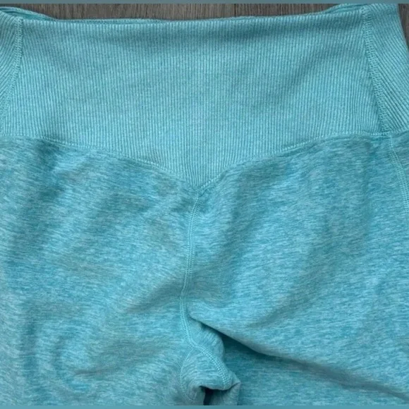 ALO HIGH-WAIST ALOSOFT LOUNGE LEGGING. EUC medium - Picture 3 of 11